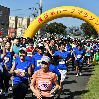 米軍基地内で開催されるアメリカンムード満点の大会「東日本ハーフマラソン＆駅伝」