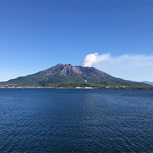 噴煙上げる桜島、イルカ泳ぐ錦江湾！「ランニング桜島」エントリー開始