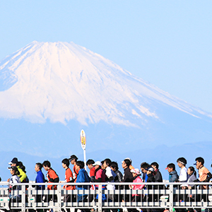 都心から一番近いリゾートで、大海原と菜の花を眺めながら走れる「第45回館山若潮マラソン」