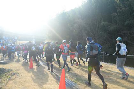 寒風を切って野山を駆ける！　真冬のトレイルラン大会