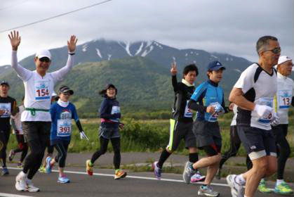 日差しを浴びて大地を駆けよう！春から初夏のウルトラマラソン