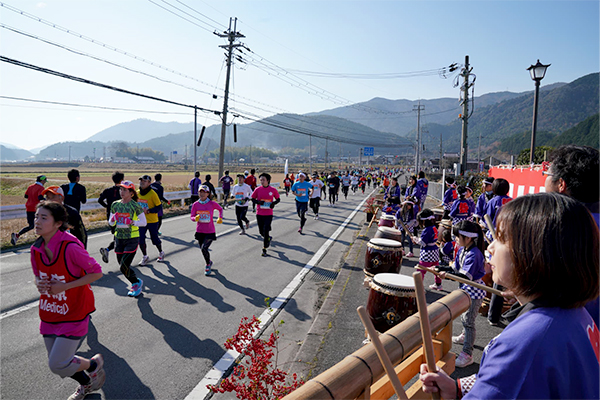 後半下りで記録が出やすい！「京都亀岡ハーフマラソン」