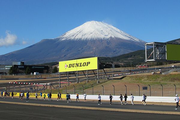 モータースポーツの聖地を走る！「富士マラソンフェスタ2024 in FUJI SPEEDWAY」