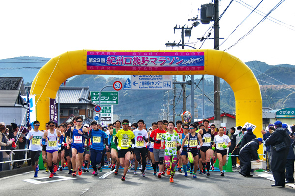 コースのメインとなる富田川沿いは熊野古道の一部となっている