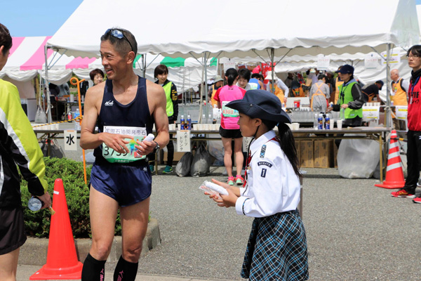 フィニッシュ後におしぼりを渡されると心も和む