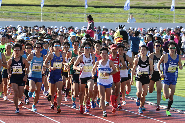 いわて北上マラソン　秋の北上川と田園風景のなかを走る