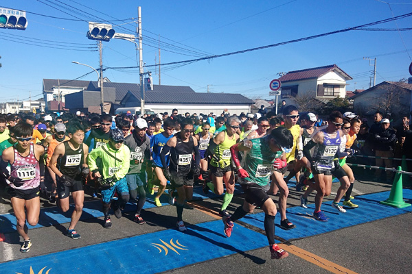 フルマラソンのスタートは午前10時。首都圏から日帰りが可能な設定となっている