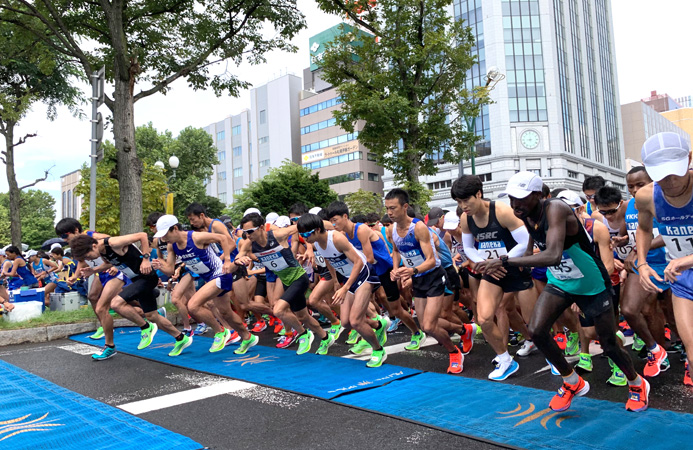 午前9時に大通り公園をスタート