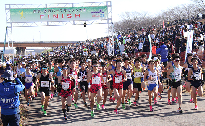 10:55、11:00、11:10、11:30に4つのウェーブでハーフの部がスタート！