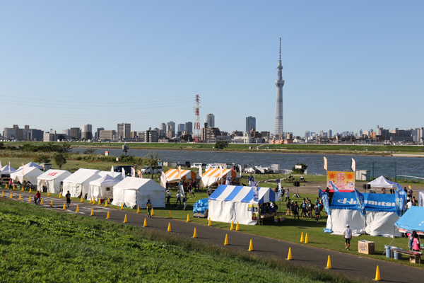 荒川河川敷がコース。会場は東京都葛飾区堀切水辺公園