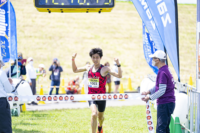 昨年の柴又100Kを優勝した岡山春紀選手。世界記録更新へは気温と風がポイントかも？