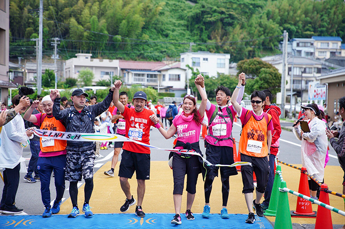 タレントのLiLiCoさん（右から3人目）が第1回からアンバサダーを務める（写真／大会事務局提供）