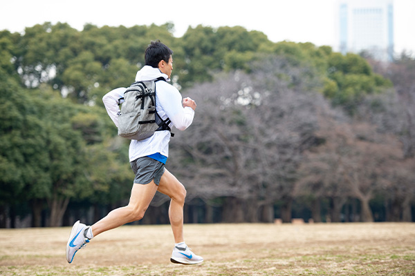 通勤ランも始めやすい！　10月に走り込めばマラソンのダメージ軽減も