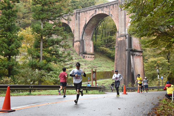 【碓氷峠ラン】観光名所めがね橋の下を通ります