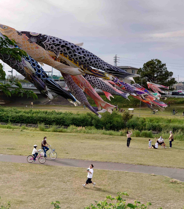 大空の海高く鯉のぼり（ヨッシーさん・愛知県）