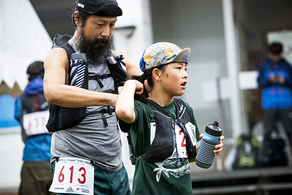 ショートコース（26km）に出場する親子の姿も！