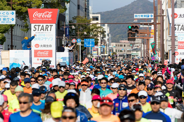 1万人を超すランナーが静岡市内を走る