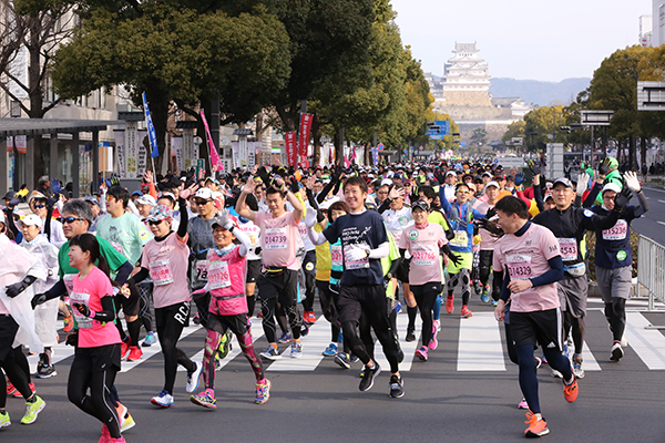 姫路の市街地、自然豊かな川沿い、名所旧跡などを走る