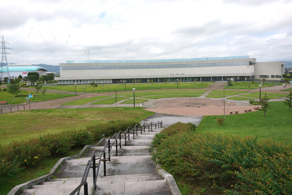 フィニッシュ会場となる盛岡中央公園は美術館や博物館が園内に点在する広大な公園