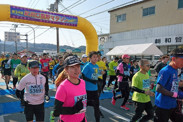 スタート時は冷え込んだが気温は徐々に上昇。風もなく絶好のマラソン日和となった