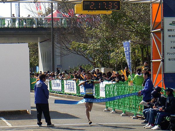 フルマラソンで優勝した男女はともに昨年に続いての勝利で連覇を達成