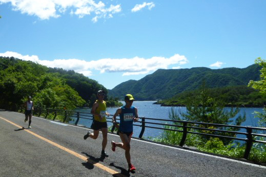 コースの主部分は西湖湖畔。見通しの良い眺めのなかを走る