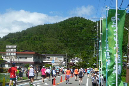 レース中は風速5ｍ/sを超えることもあった。女子優勝の小田さんは「風が強く、後半苦しいレースになりました。後半のタイムは落ちたと思う」と大会を振り返った