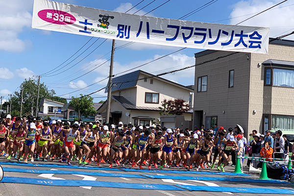 第33回サフォークランド士別ハーフマラソン　男子はラジニ・レメティキ、女子は青木奈波が優勝