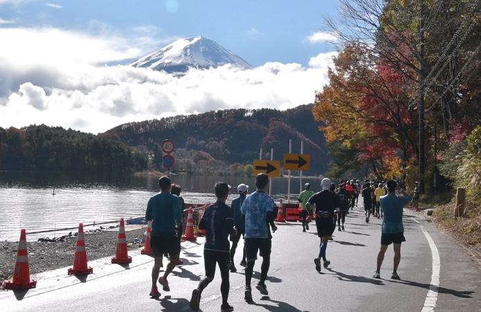 雲の切れ間、富士山の絶景が目の前に