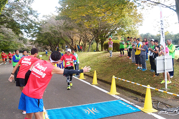 ひとりではなかなか厳しい30km走も、ペースメーカーや応援のギャラリーが後押ししてくれます