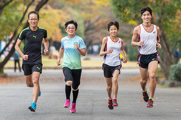 澤畠家は4人全員がランナー。弟の智樹さん（右端）も大学でランニングを続けている