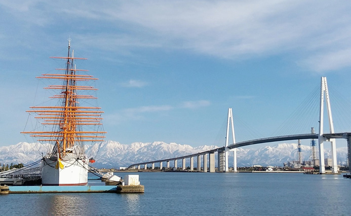 富山マラソンのコースで走る新湊大橋！また走れる日を楽しみにしています！（中谷正治さん・富山・47歳）