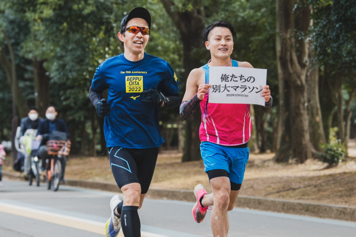 ラストスパート！　プレートを持っているのは主催の長副紘樹さん（写真／軍記ひろし）