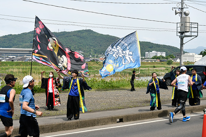 17km過ぎにはよさこいチームが応援