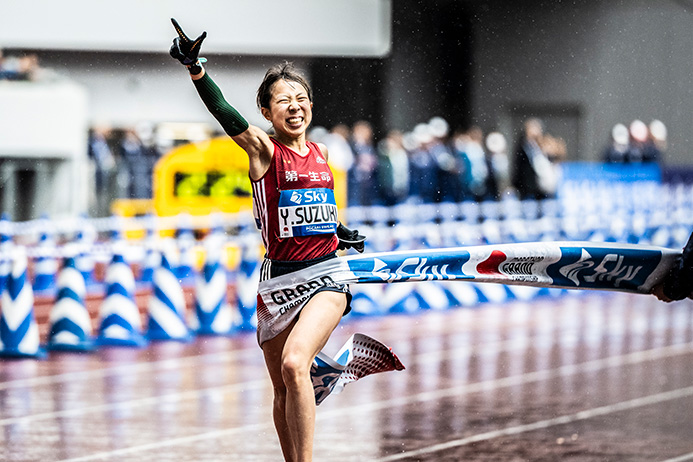 女子優勝の鈴木優花選手は2時間24分9秒の自己ベストだった