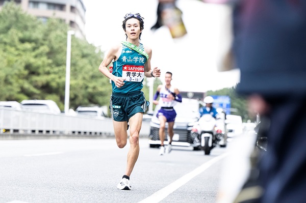 3区区間賞の走りで先頭に立った青山学院大の太田蒼生選手