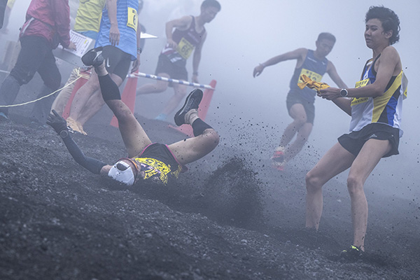 キロ2分20秒で転倒！？「富士登山駅伝」が今年も開催！　一般の部は平成山岳会が初優勝　自衛隊の部は滝ケ原自衛隊が8連覇