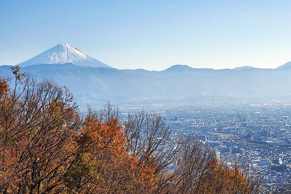 展望台でひと休みするランナーも。疲れも吹き飛ぶご褒美の景色！